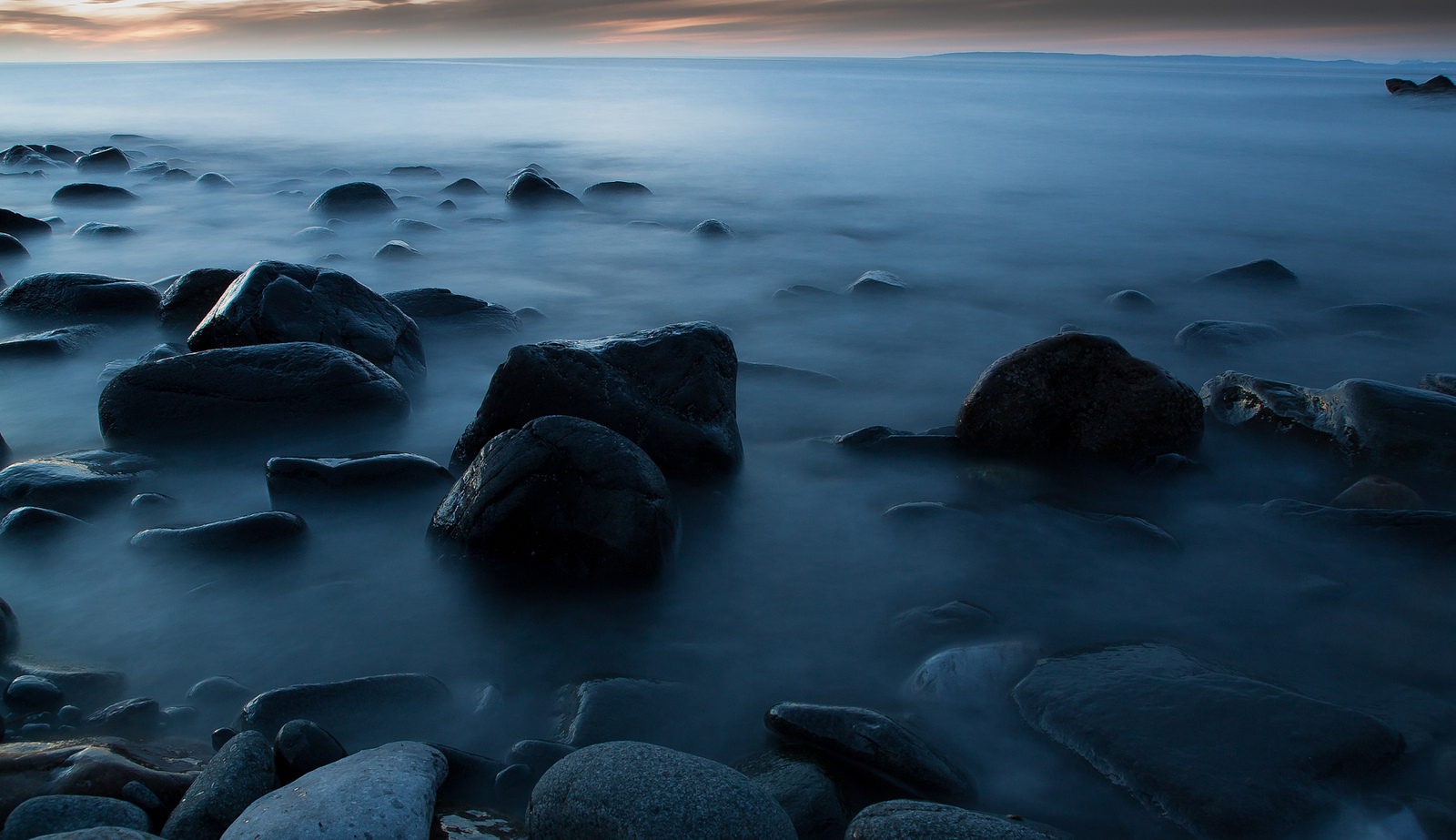 “Mais do que o saber, o filósofo ama o pensar. O conhecimento é uma mutação constante do pensamento”.